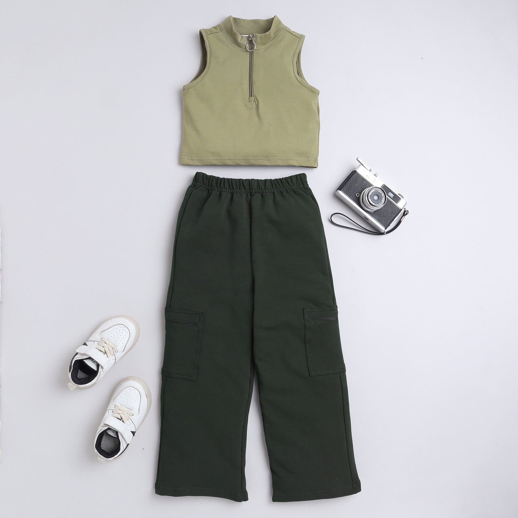solid sleeveless zipper detail crop top with cargo pant set-