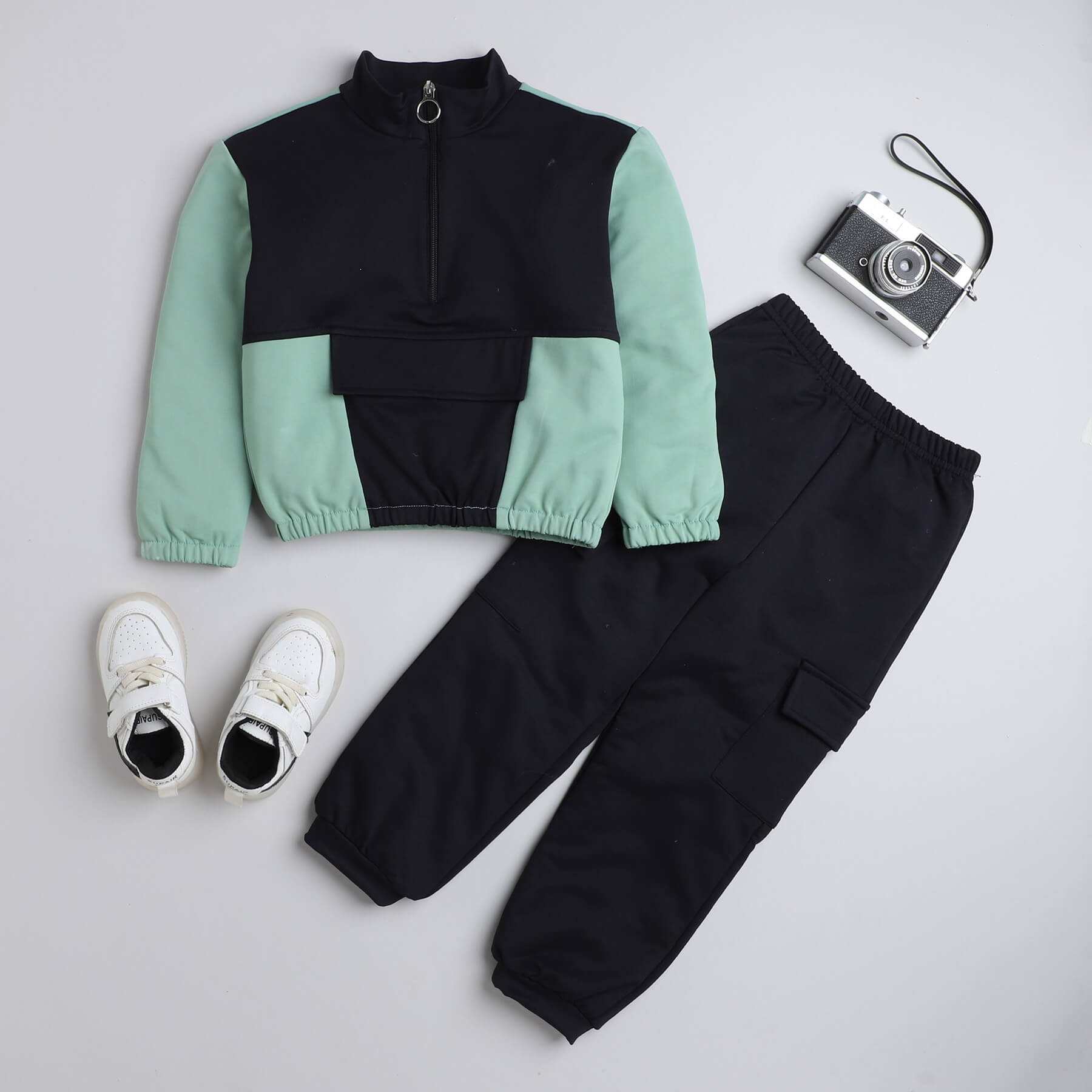 color block full sleeves sweatshirt and jogger pant set-Green/Black