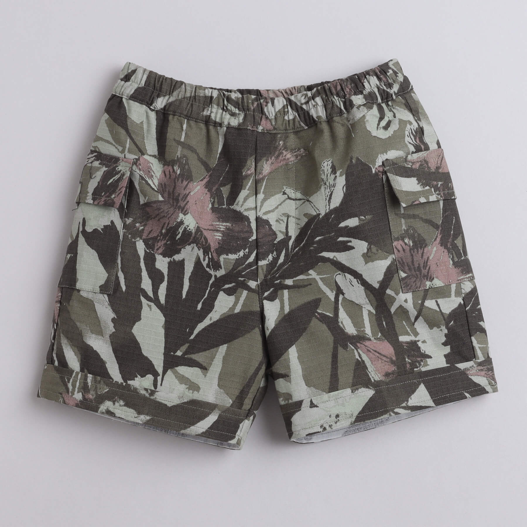 Sleeveless hoodie and printed cargo Shorts set-Off white/Green