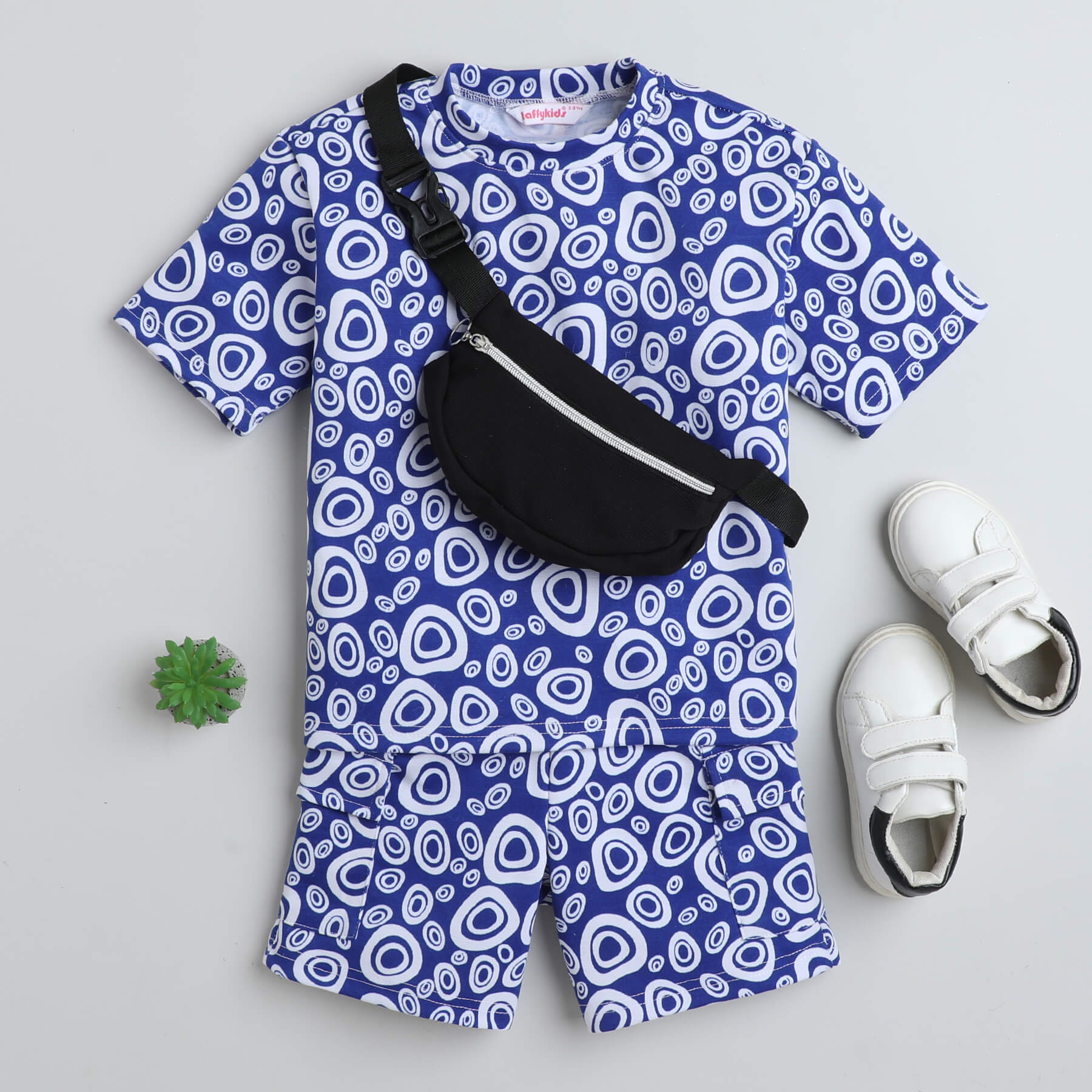 Taffykids Geometrical printed Oversized tee and Shorts co-ord set with Waist bag-Blue/White