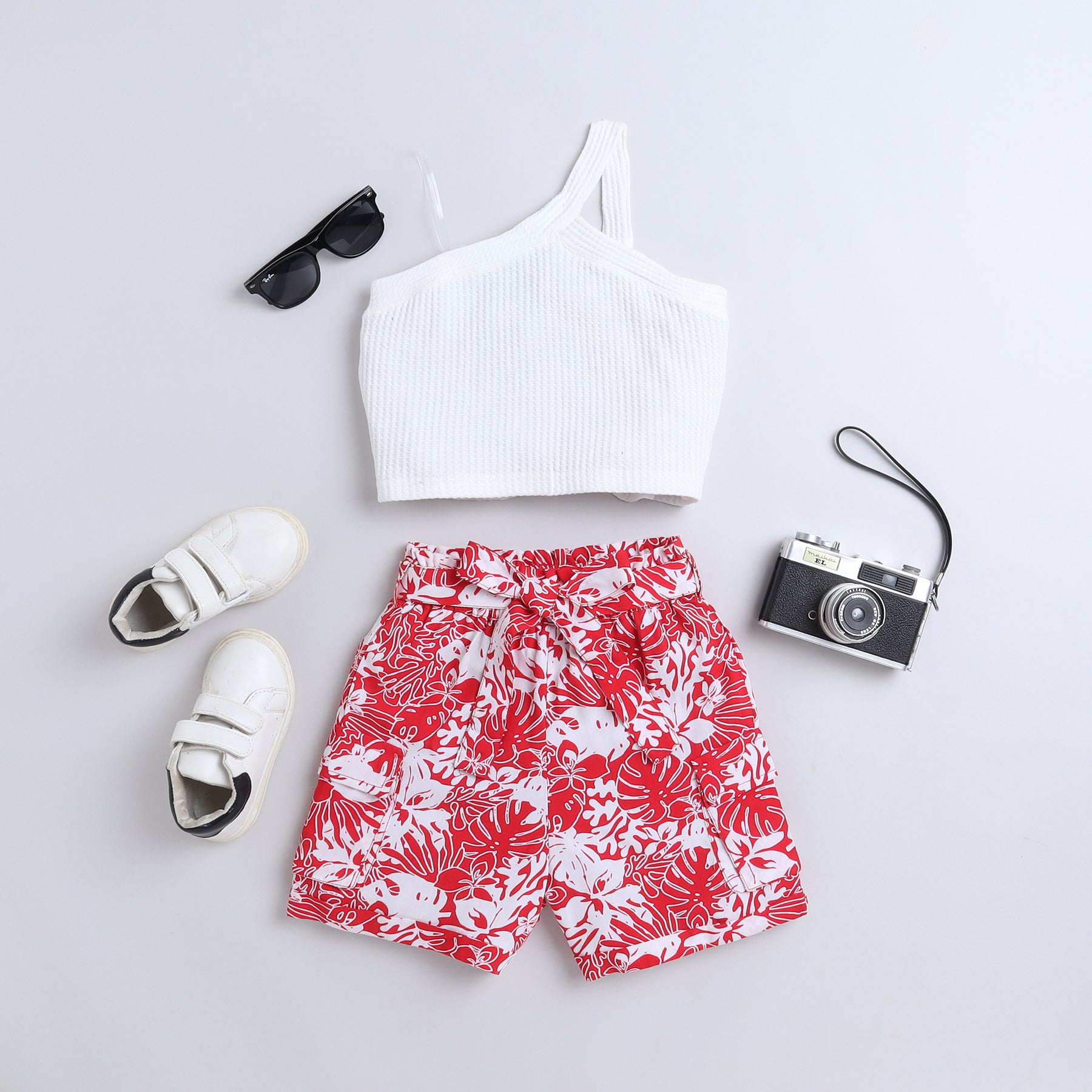 sleeveless asymmetric neck crop top and floral printed paper bag waist short set-White/Red