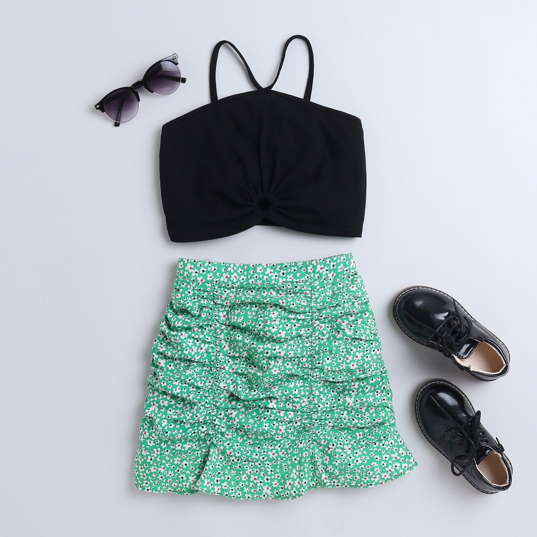 Solid halter neck cut-out detail crop top with floral printed ruched skirt set-Black/Green