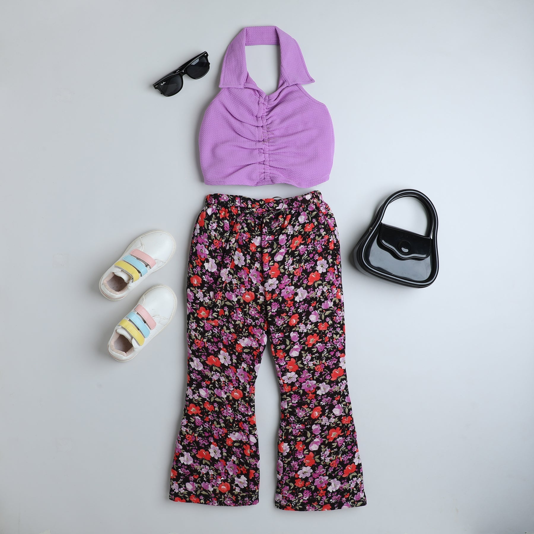 solid sleeveless ruched crop top and floral printed belt detail bell bottom pant set -purple\Multi