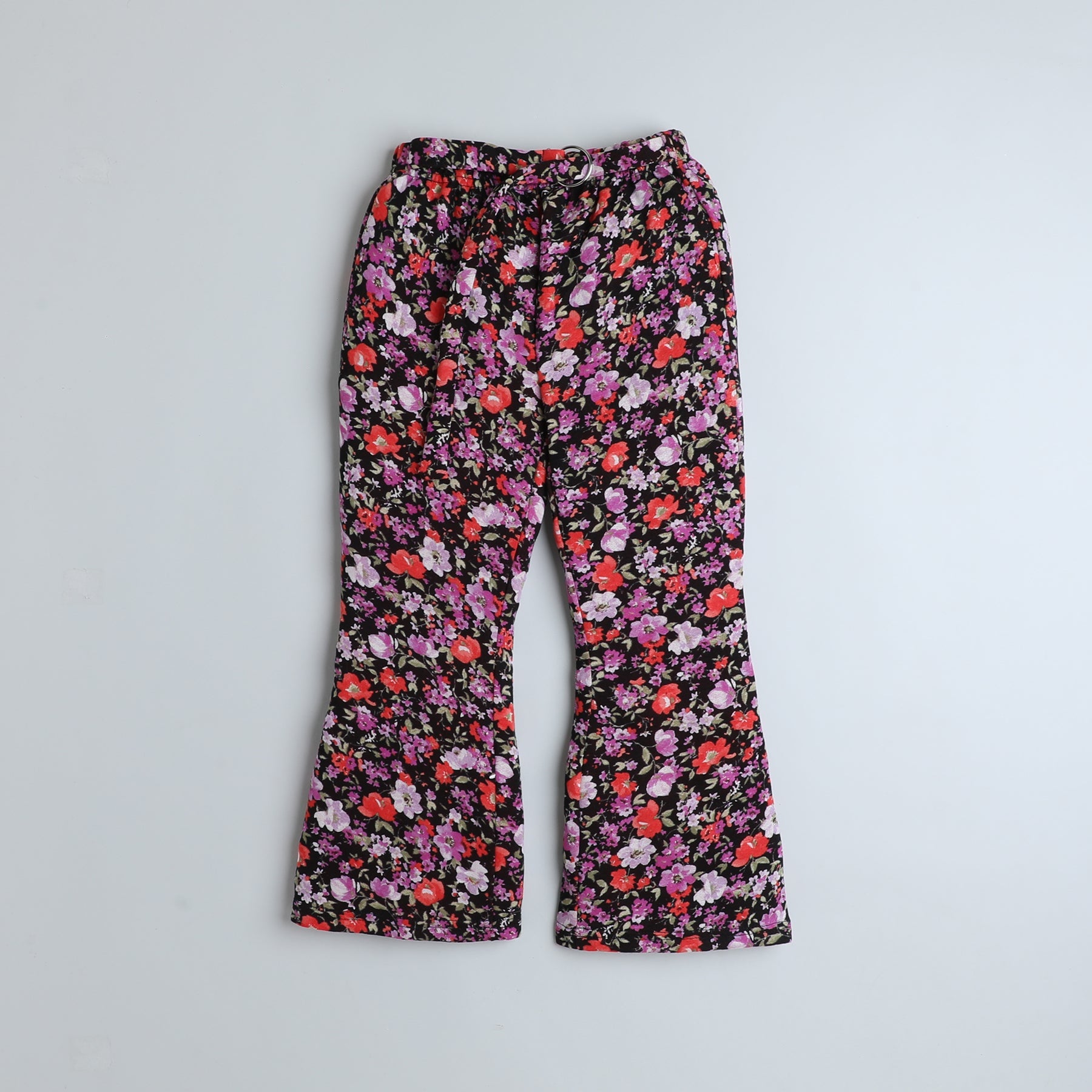solid sleeveless ruched crop top and floral printed belt detail bell bottom pant set -purple\Multi