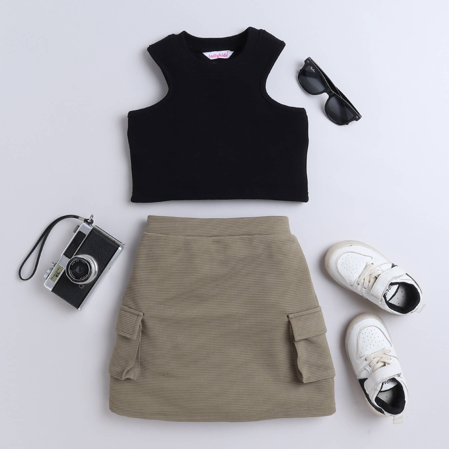 sleeveless crop top and stripes texture cargo skirt set-Black/olive