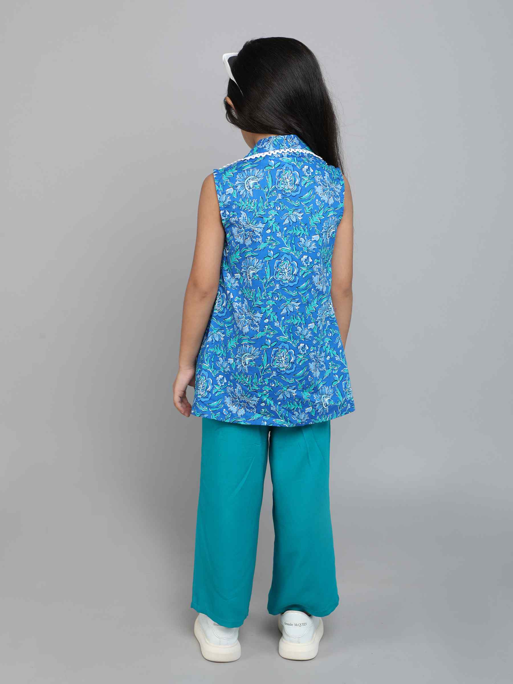 100% cotton floral prined sleevless jacket with solid crop top and matching pant set - Blue