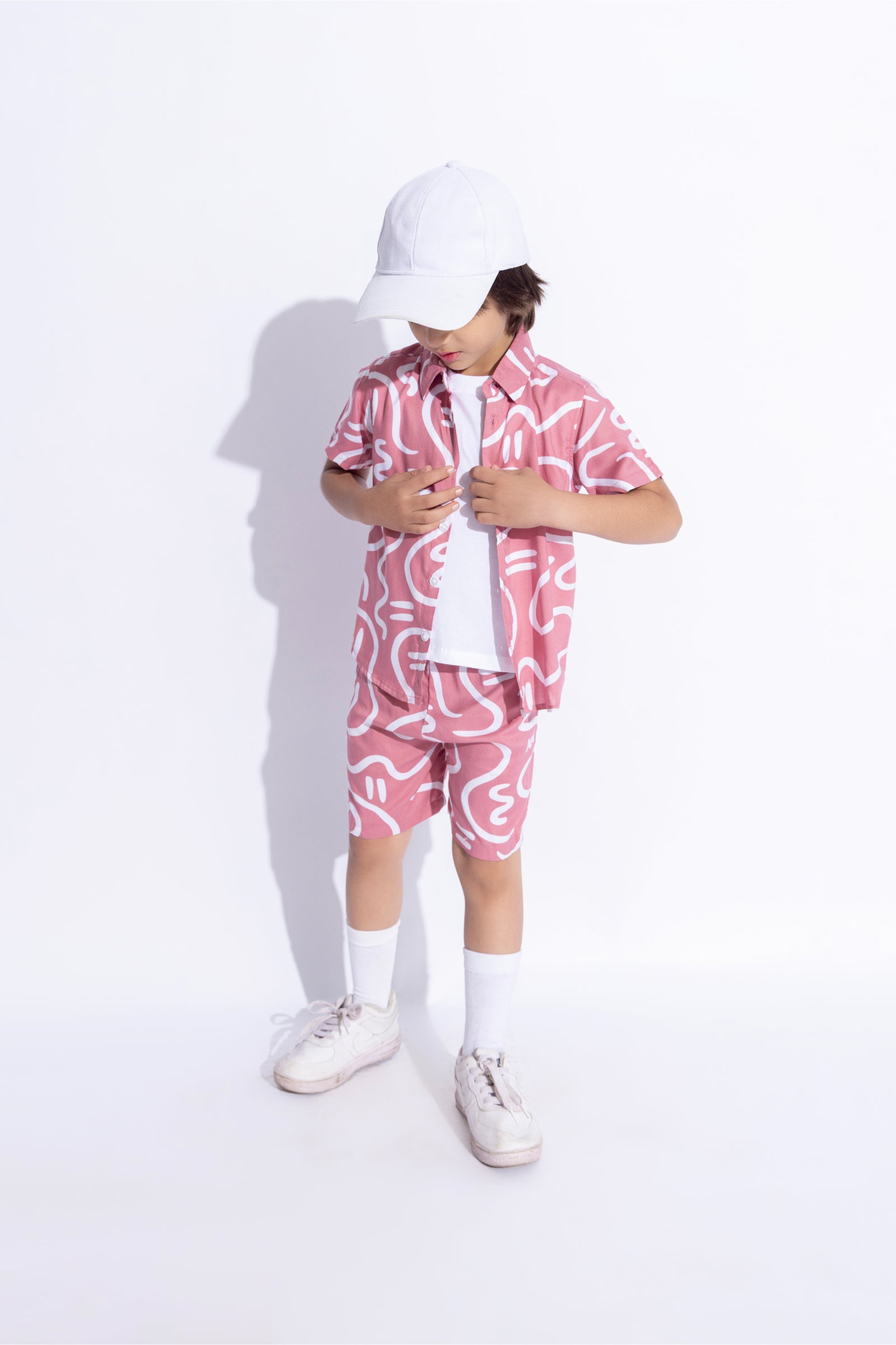 Doodle printed half sleeves shirt with attach tee and short set-Pink & white