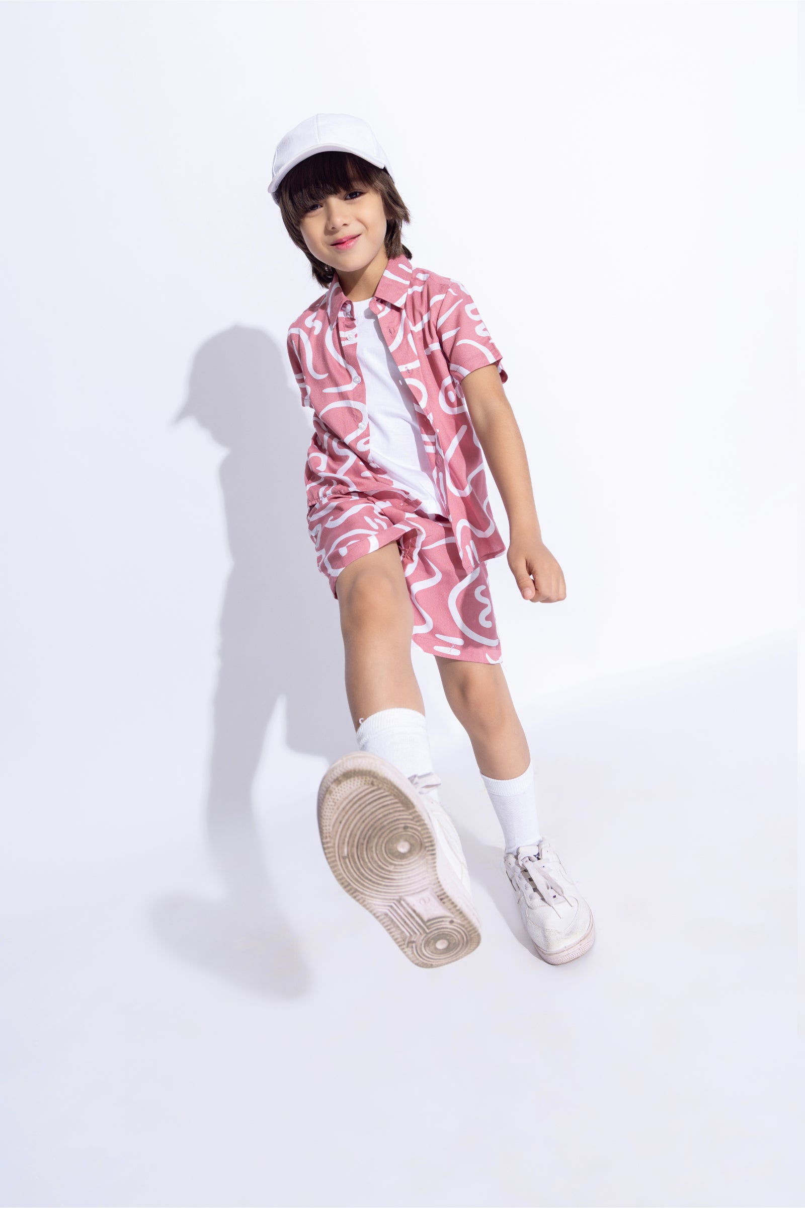 Doodle printed half sleeves shirt with attach tee and short set-Pink & white