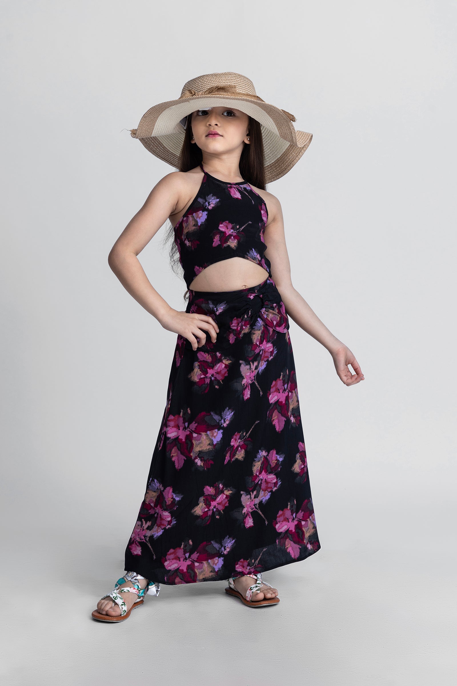 Sleeveless floral printed Back tie up crop top and ring detail skirt set-Black