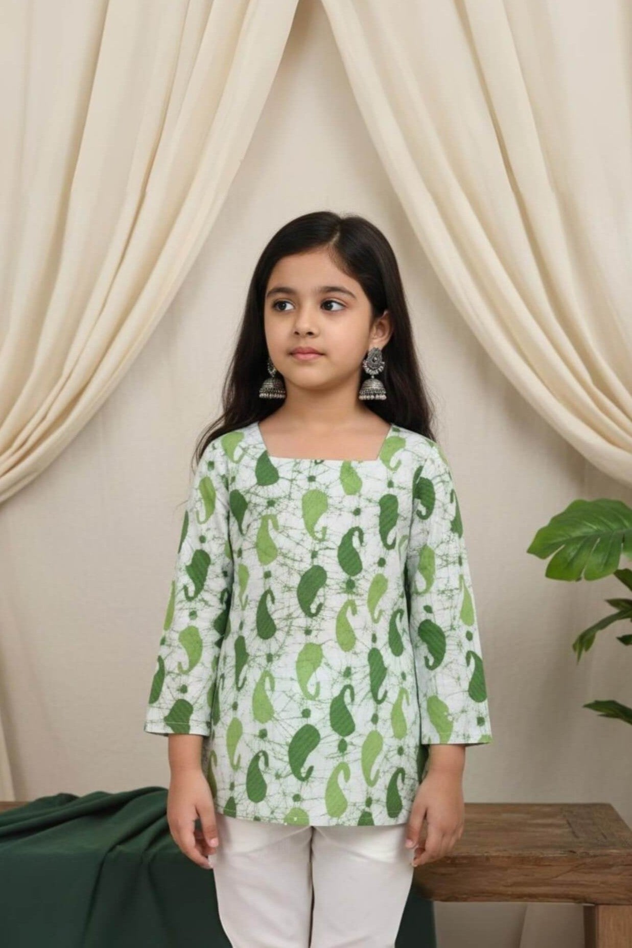 100% cotton woven full sleeves paisley printed Top-Green