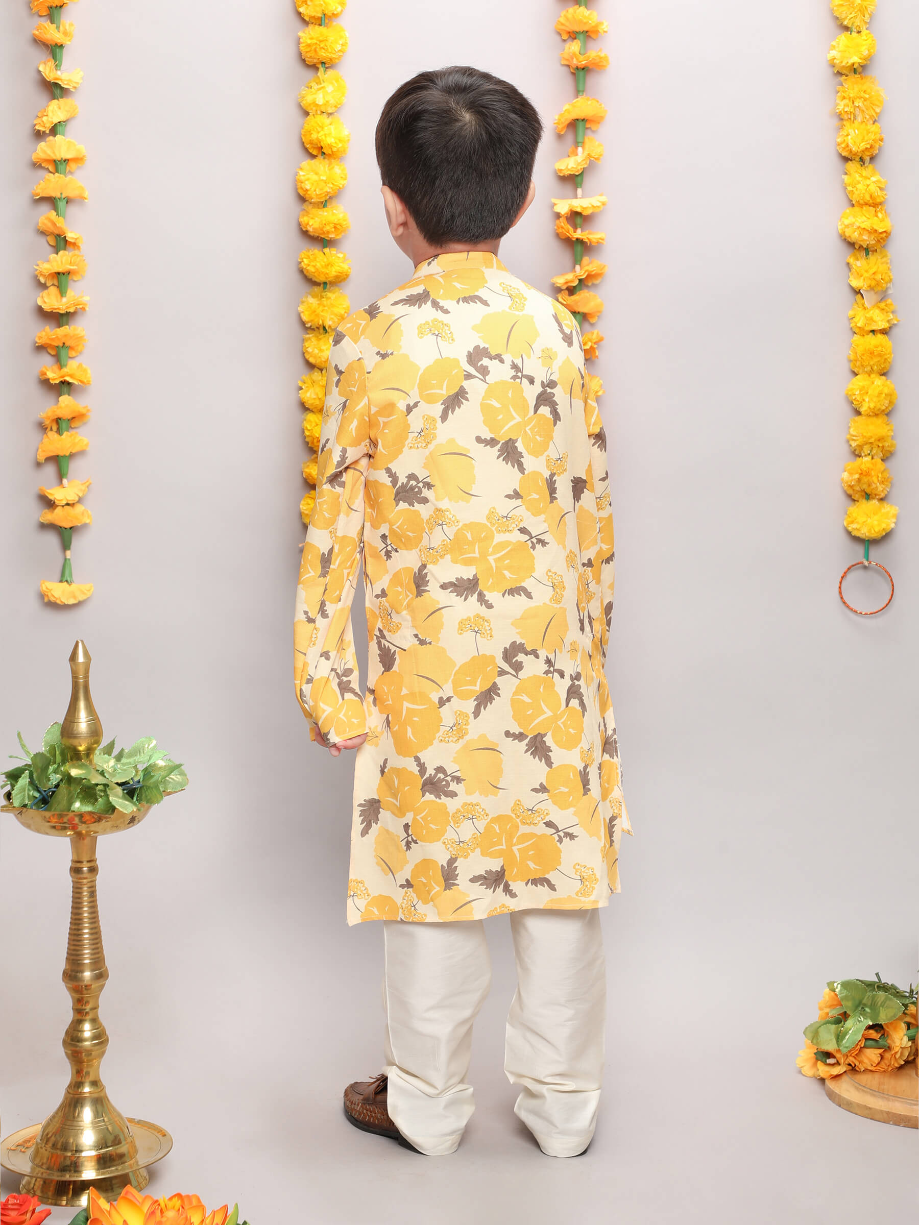 floral printed full sleeves kurta with solid Pajama set- Yellow/White