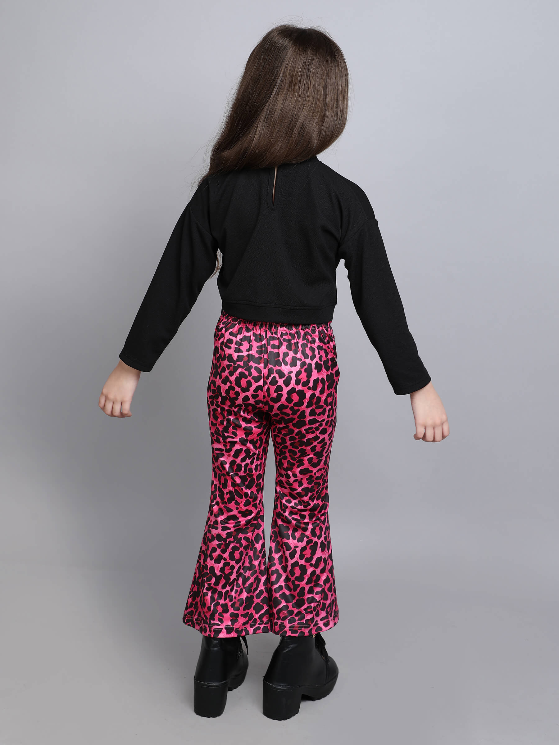 full sleeves cut-out detail ruched sweatshirt and leopard printed bell bottom pant set-Black/Pink