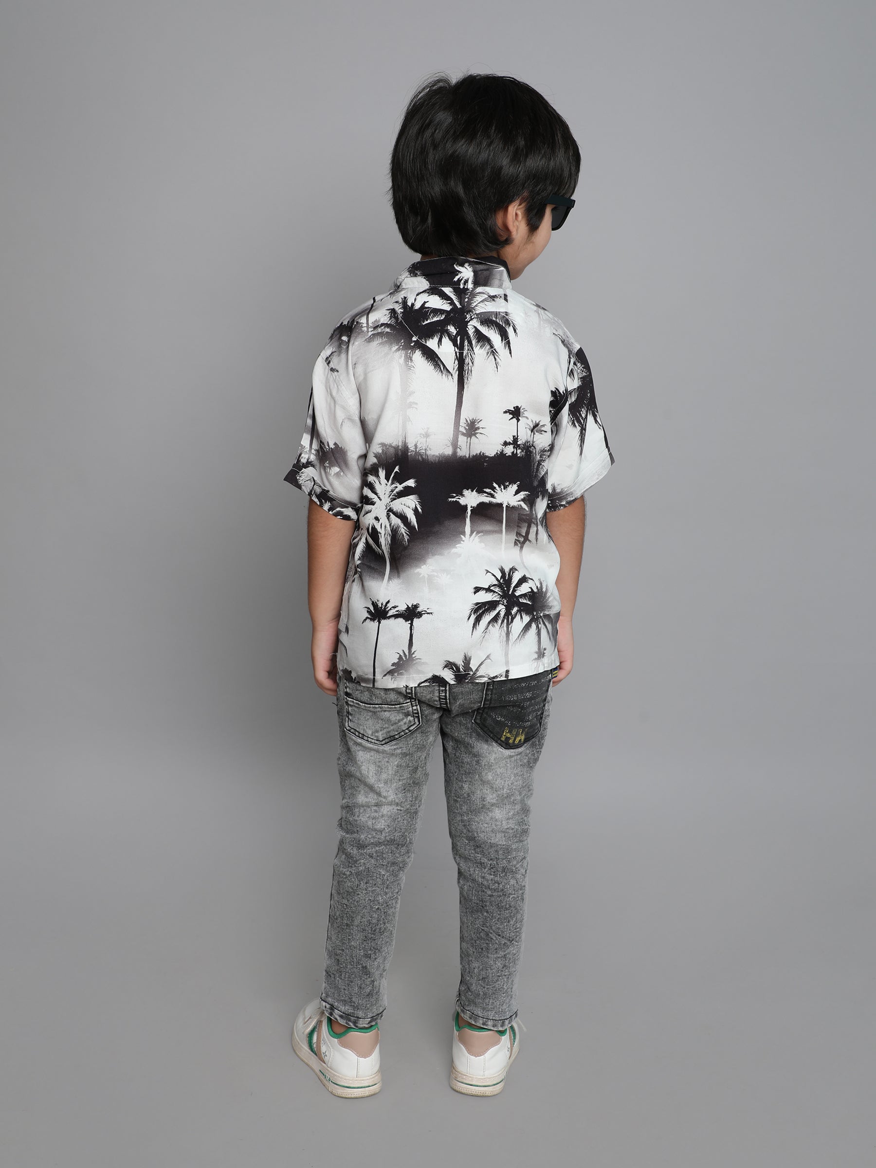100% viscose tropical printed half sleeves shirt- Black/White