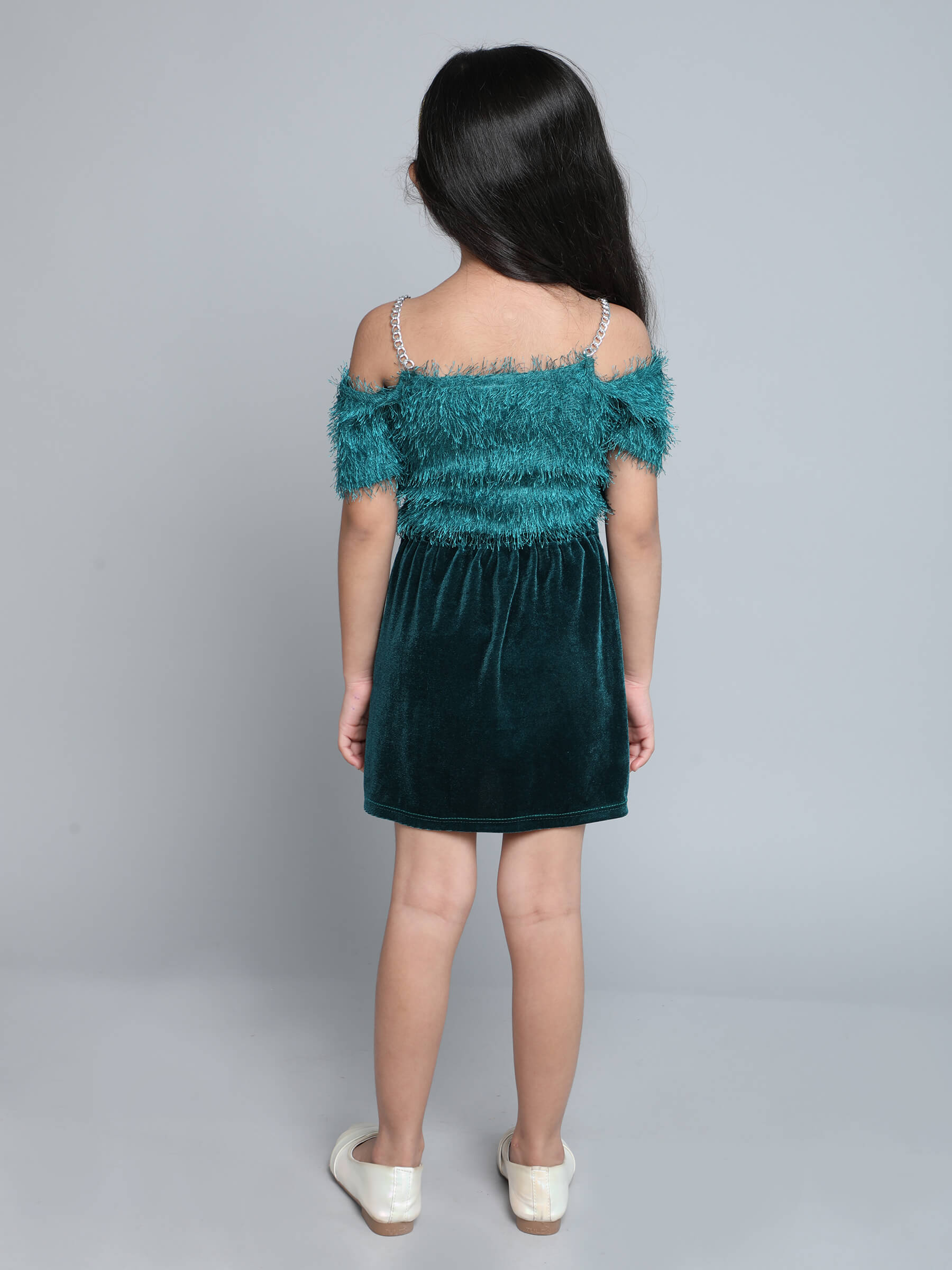 fur off shoulder chain detail party crop top and velvet skirt set-Green