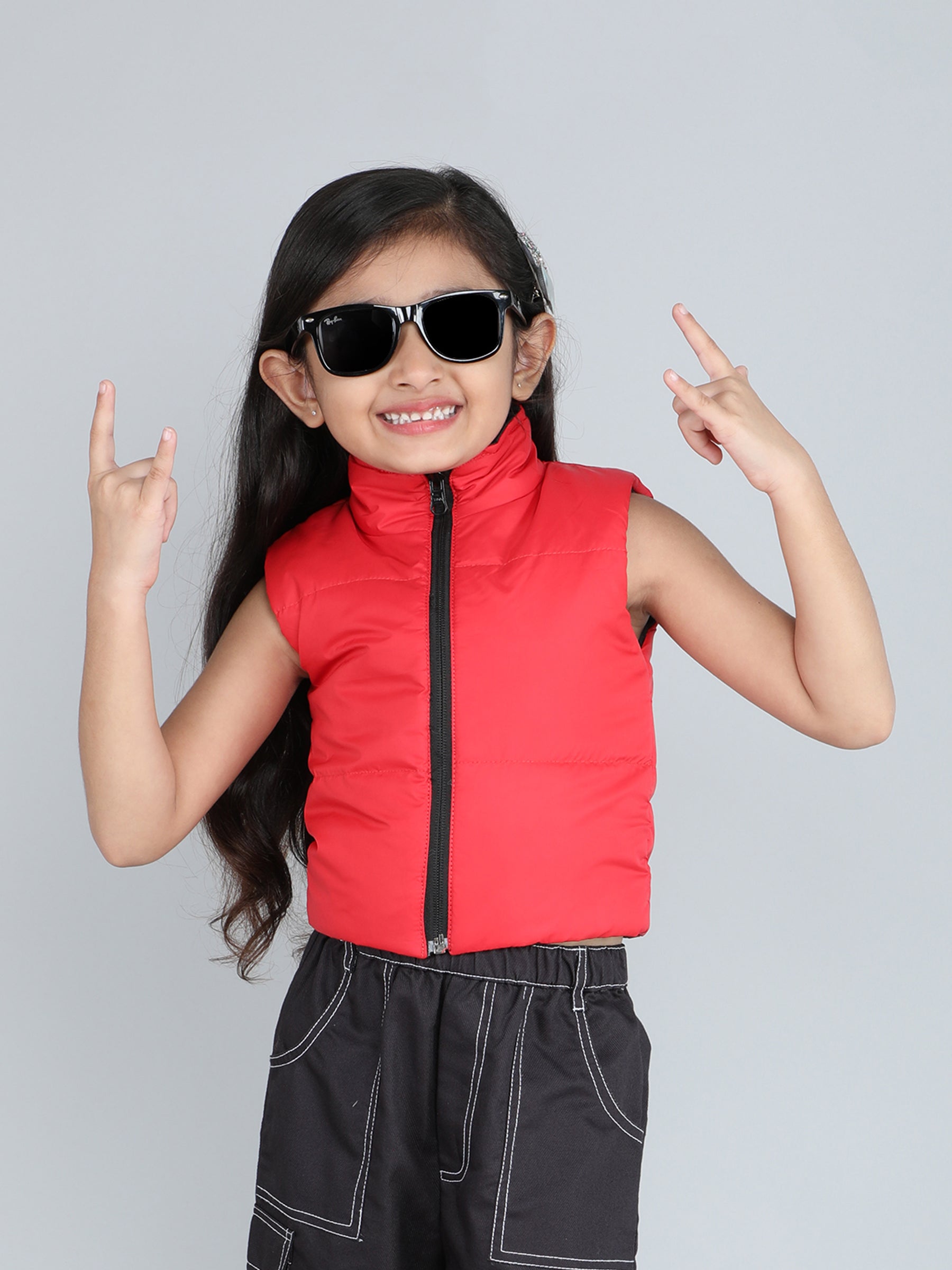 reversible sleeveless crop puffer jacket-Black/Red