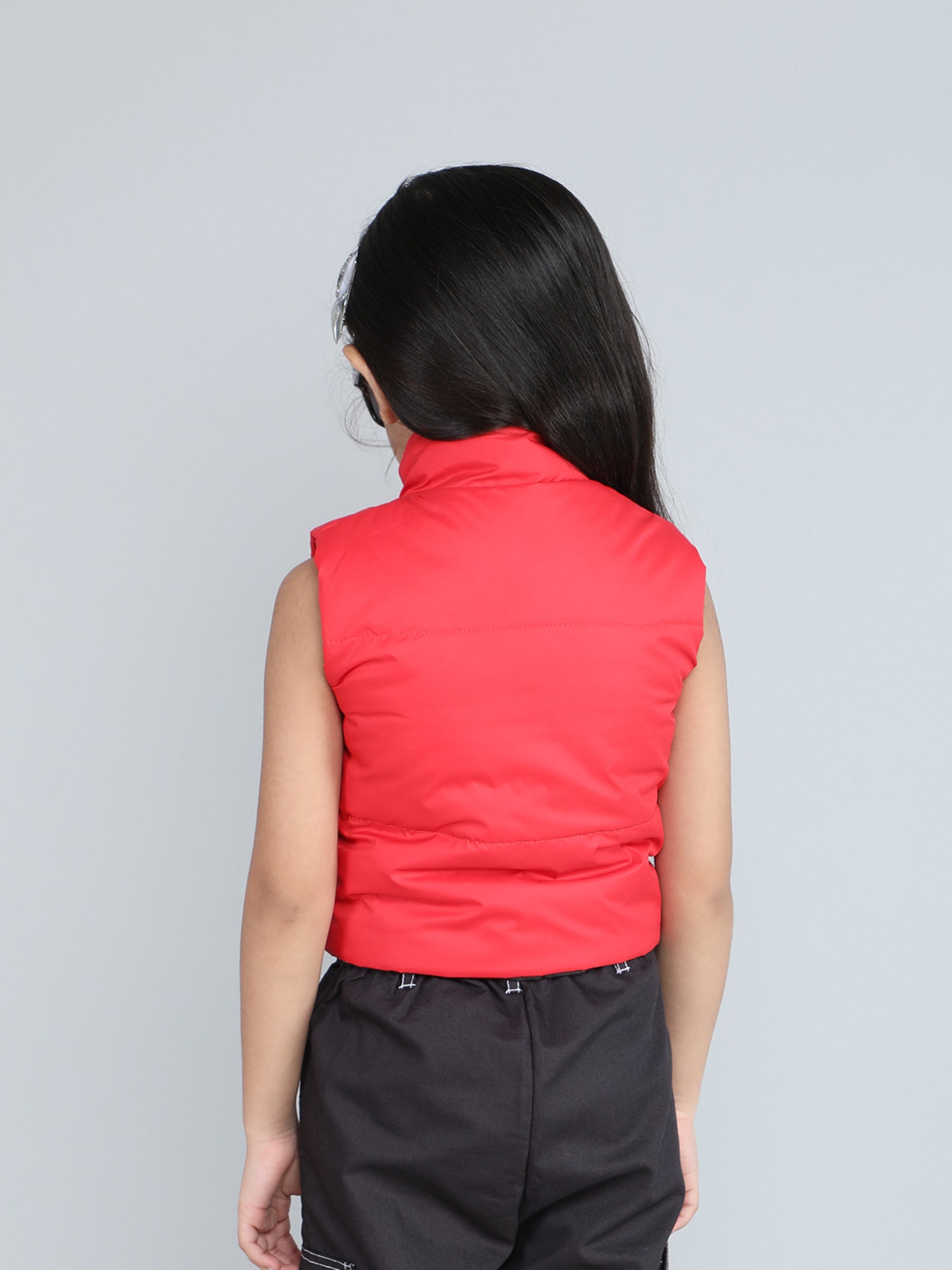 reversible sleeveless crop puffer jacket-Black/Red