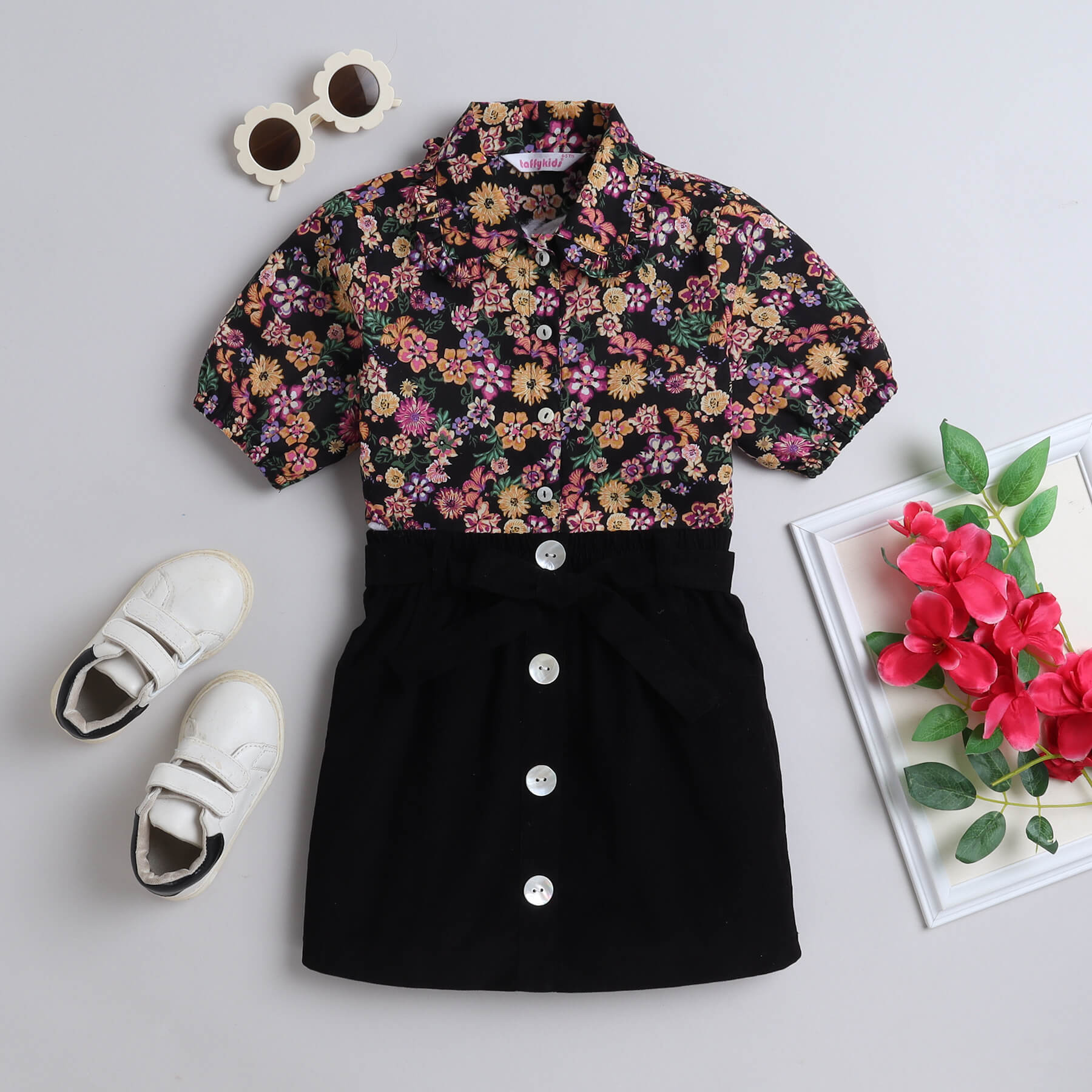 kids Floral printed peter pan collar shirt and solid tie-up skirt set-Black/Multi