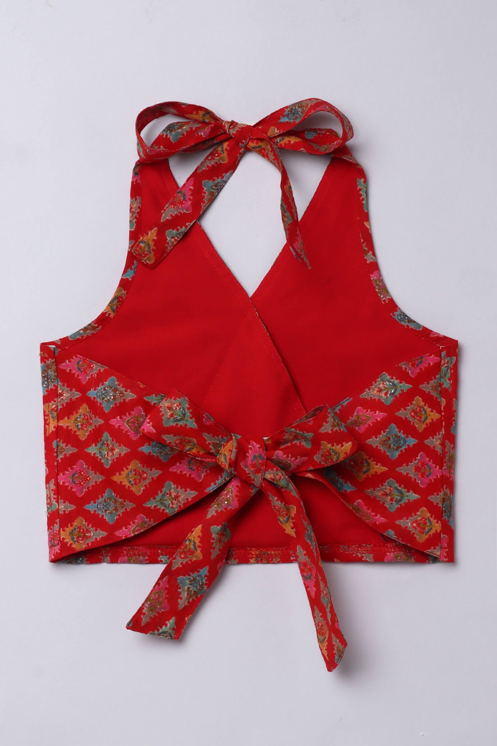 sleeveless foil printed back tie up wrap crop top-Red & Multi