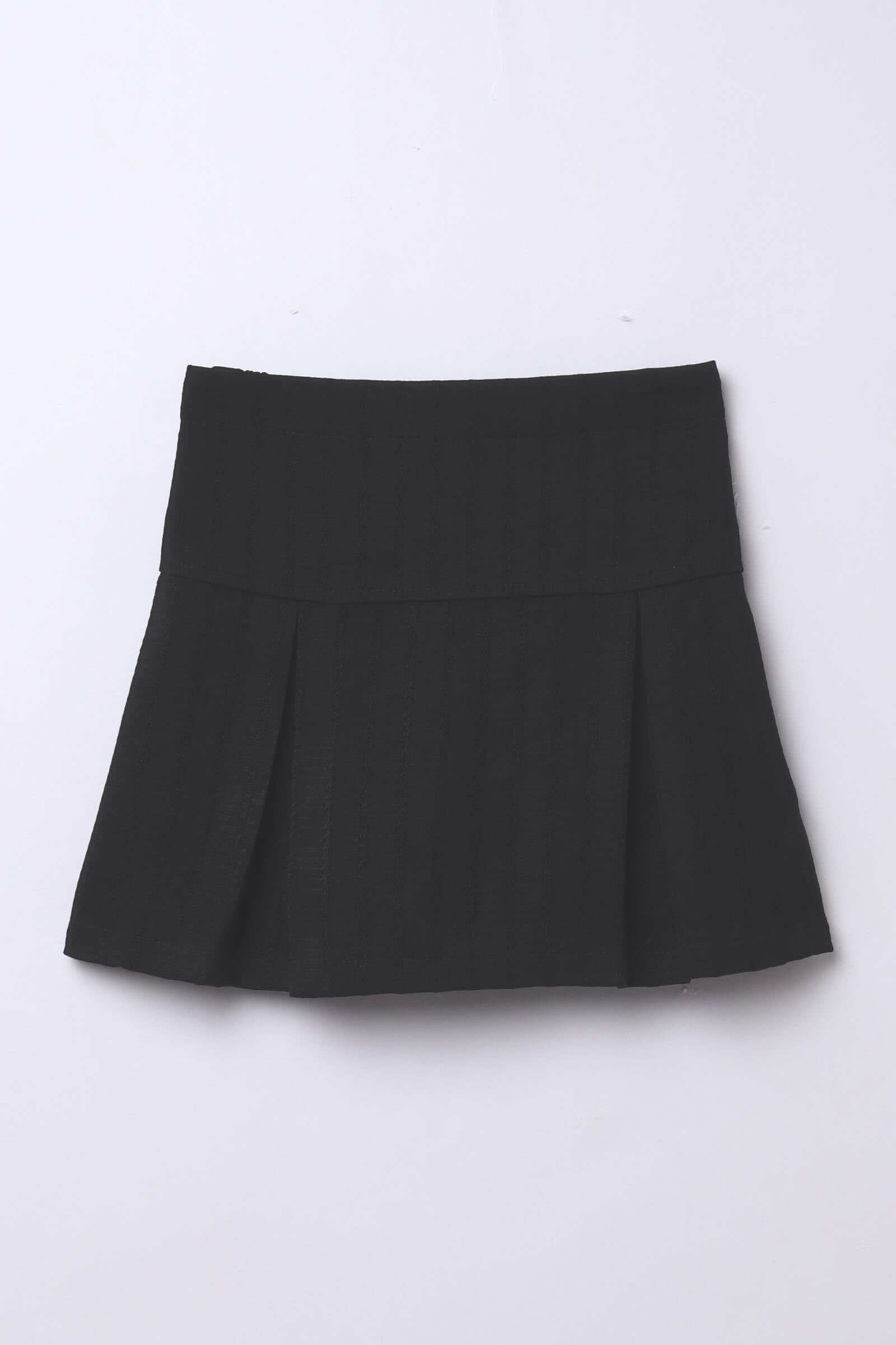 sleeveless texture and cotton jersey button detail top and pleated skirt set- Black & White