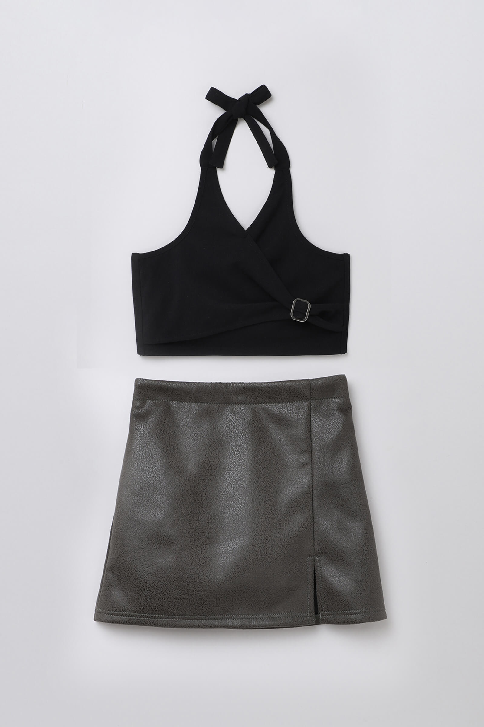 knit sleeveless back tie up halter crop top and Foil printed suede skirt set-Black & Olive