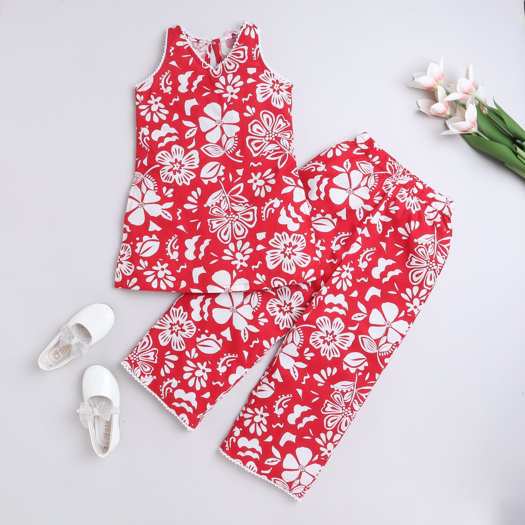 floral printed lace detail Sleeveless V neck ethnic kurta and matching pant set-Red/White