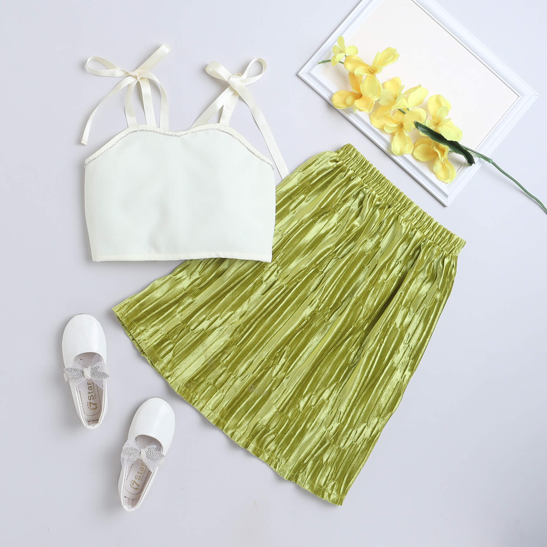 Rhinestone embellish singlet party crop top and velvet pleated skirt set-Yellow/Green