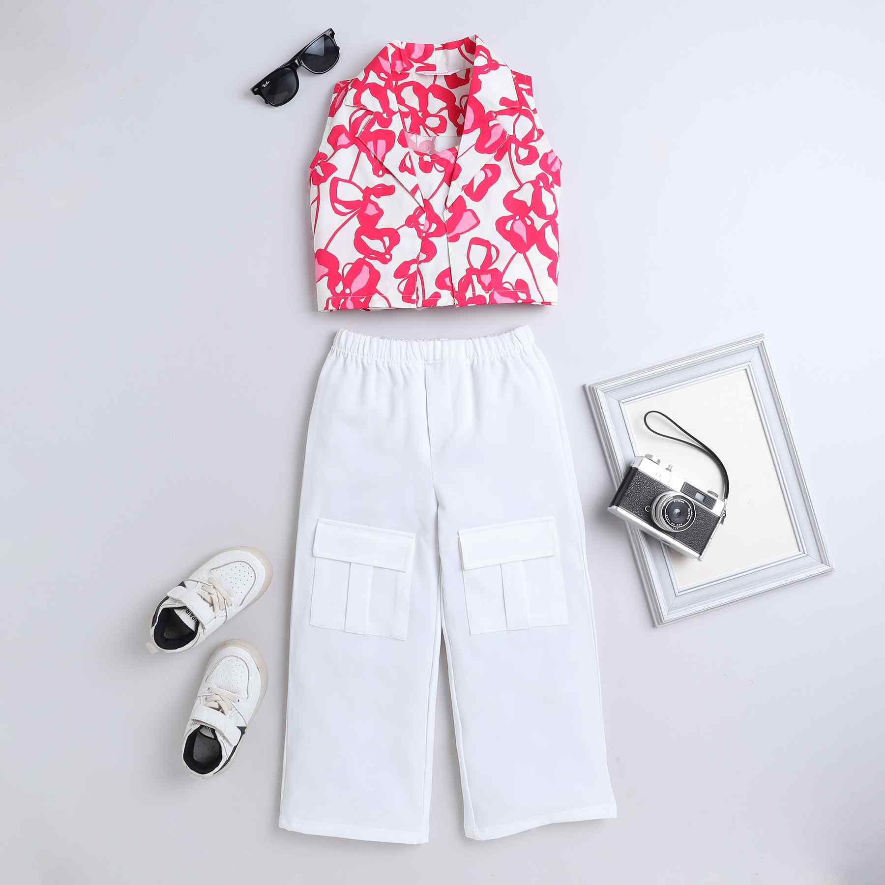 floral printed sleeveless crop jacket with matching singlet crop top and cargo pant set-Pink/White