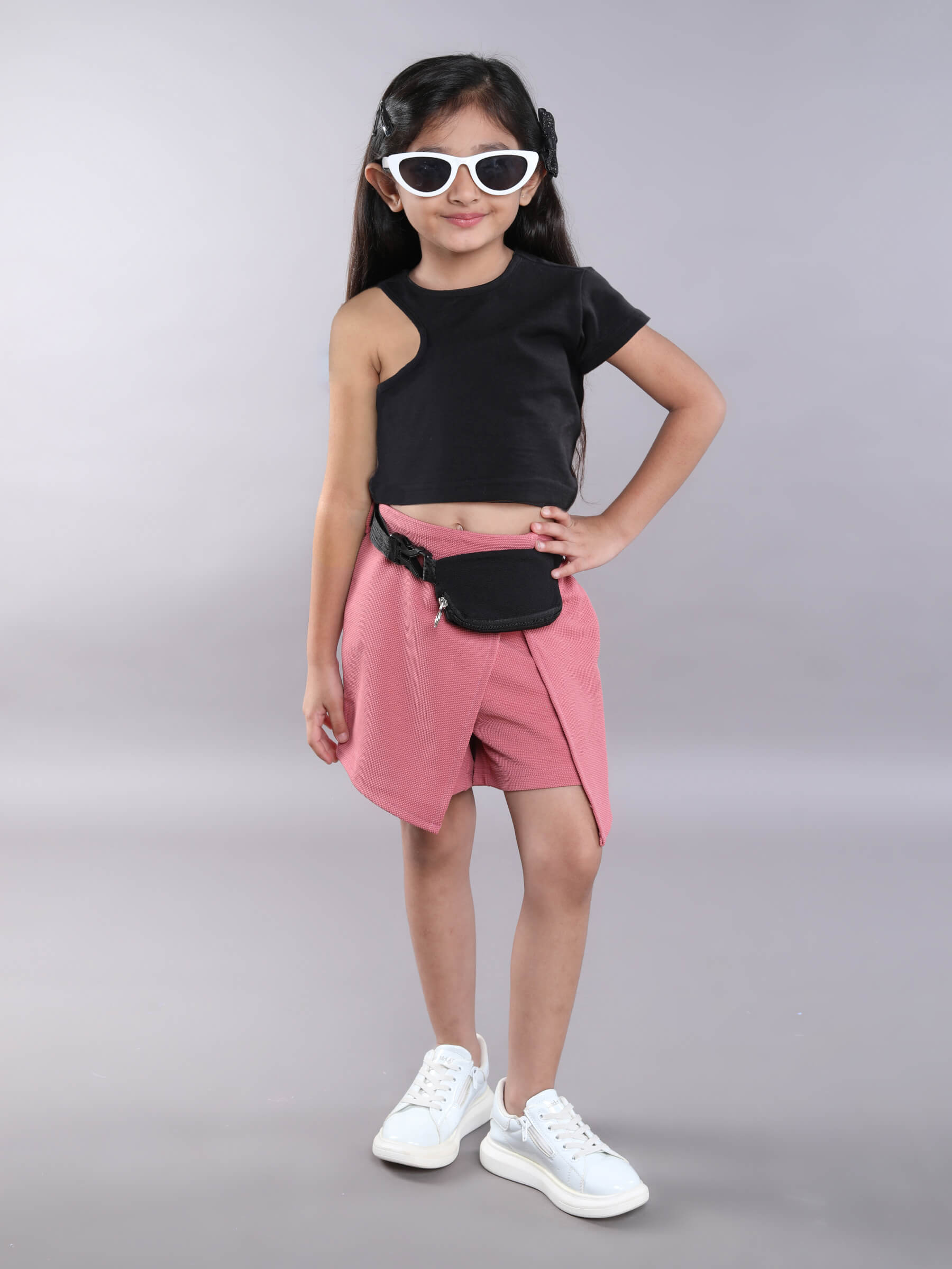 half sleeves crop top and texture skort set with waist bag-Black/mauve